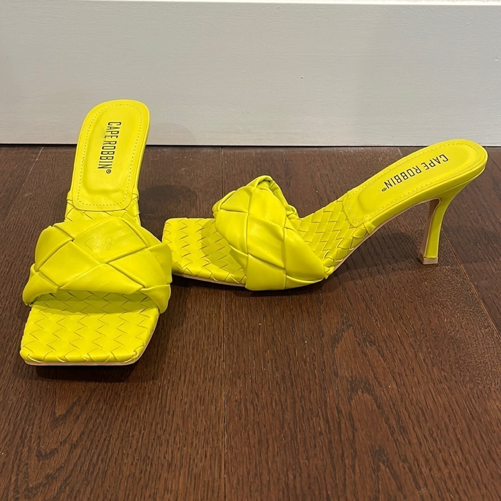 CAPE Robbin Neon Green Women’s Sandals Size 9